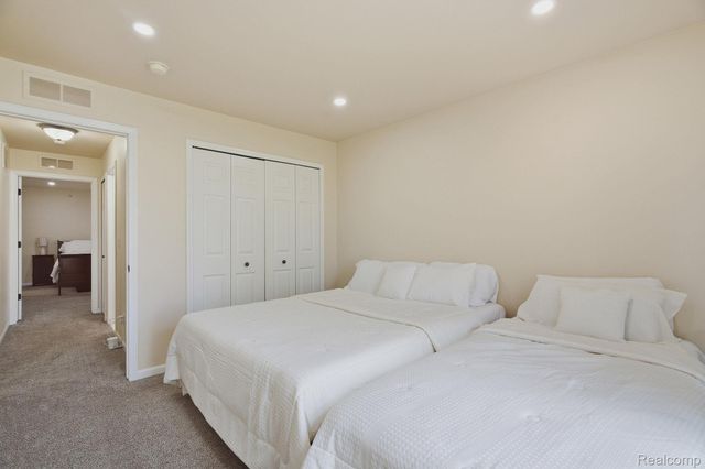 21856 Hartford Way, Macomb Township, MI 48042