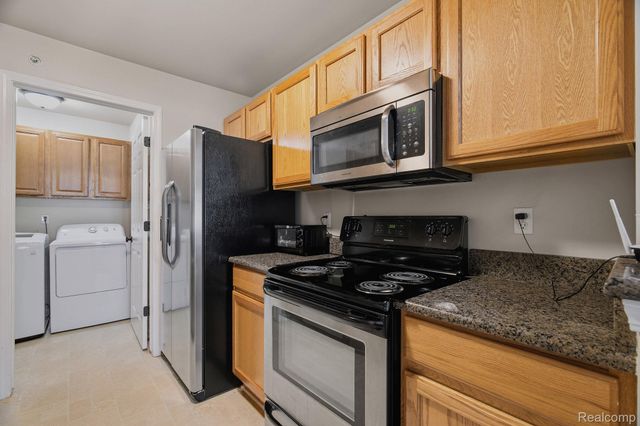 21856 Hartford Way, Macomb Township, MI 48042