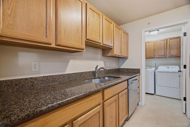 21856 Hartford Way, Macomb Township, MI 48042