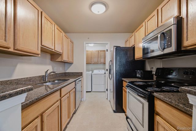 21856 Hartford Way, Macomb Township, MI 48042