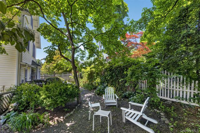 16 Chestnut Street, Cold Spring, NY 10516