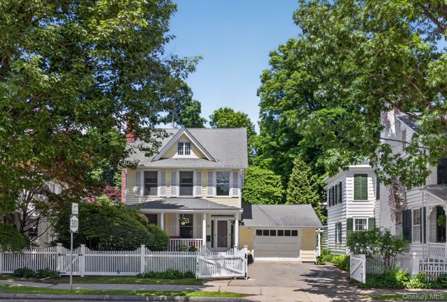 16 Chestnut Street, Cold Spring, NY 10516