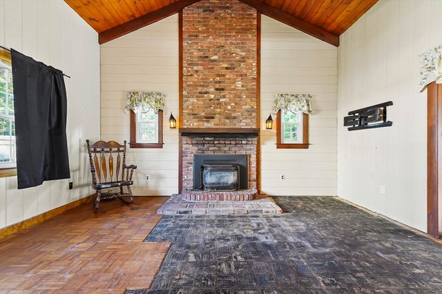 46 Eugene St, Leominster, MA 01453