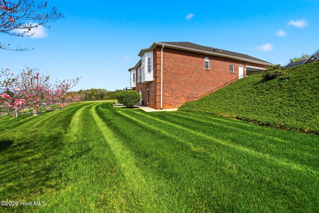 416 Huntington Woods Drive N, Lenoir, NC 28645