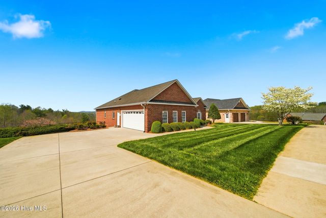 416 Huntington Woods Drive N, Lenoir, NC 28645