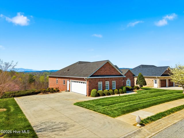 416 Huntington Woods Drive N, Lenoir, NC 28645