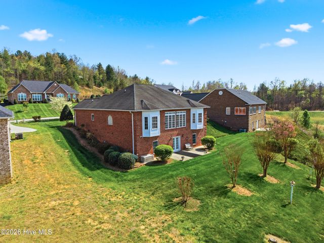 416 Huntington Woods Drive N, Lenoir, NC 28645