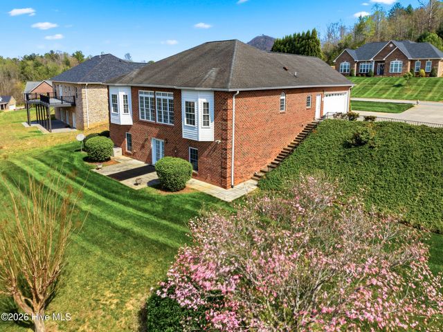 416 Huntington Woods Drive N, Lenoir, NC 28645