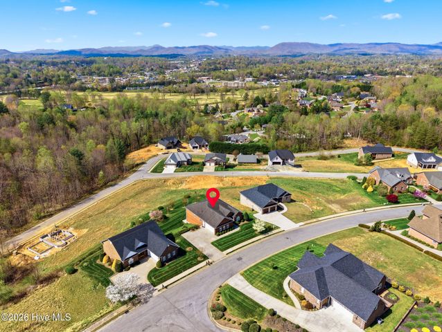 416 Huntington Woods Drive N, Lenoir, NC 28645