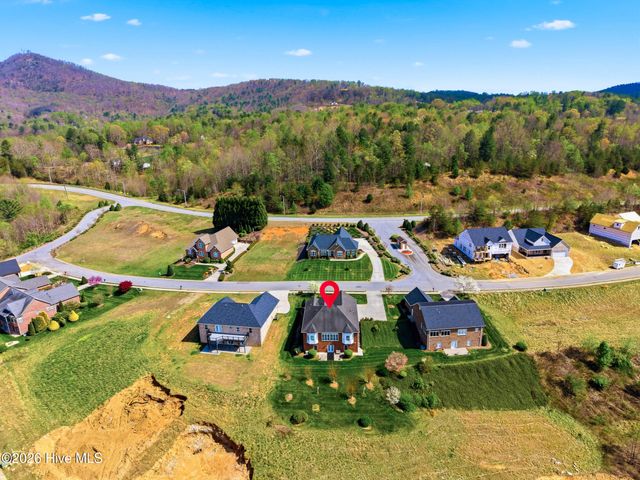 416 Huntington Woods Drive N, Lenoir, NC 28645