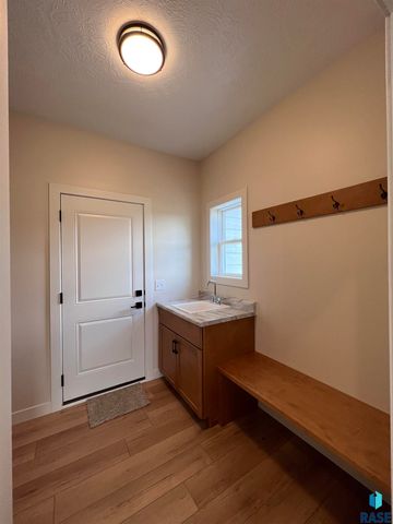 910 Johnson Creek Ct Court, Harrisburg, SD 57032