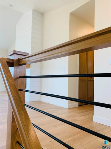 910 Johnson Creek Ct Court, Harrisburg, SD 57032