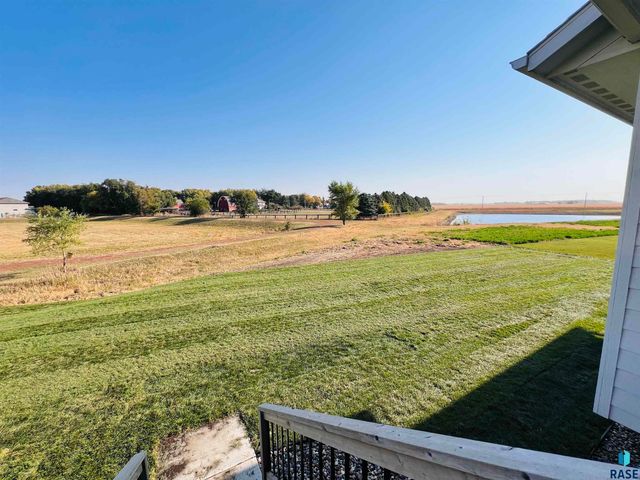 910 Johnson Creek Ct Court, Harrisburg, SD 57032