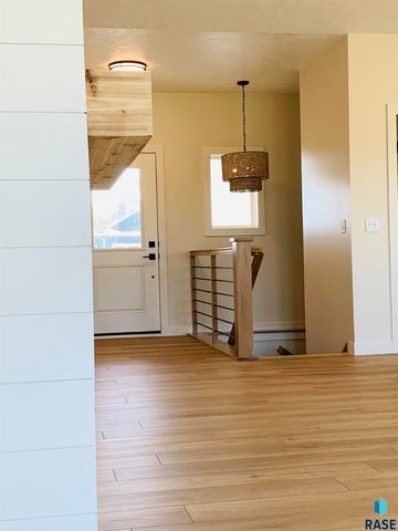 910 Johnson Creek Ct Court, Harrisburg, SD 57032