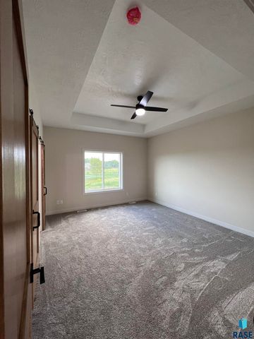 910 Johnson Creek Ct Court, Harrisburg, SD 57032