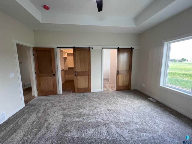 910 Johnson Creek Ct Court, Harrisburg, SD 57032