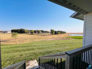 910 Johnson Creek Ct Court, Harrisburg, SD 57032