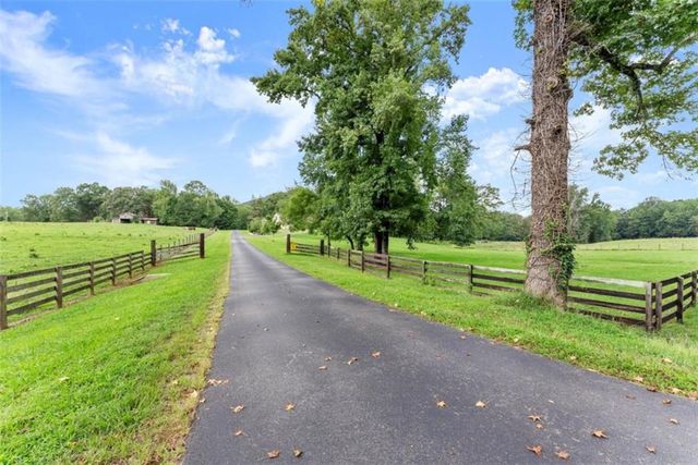 338 Black Road, Cleveland, GA 30528