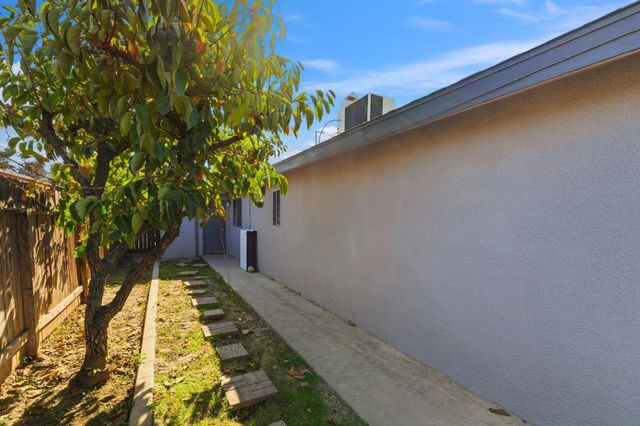 5038 W Donner Avenue, Fresno, CA 93722