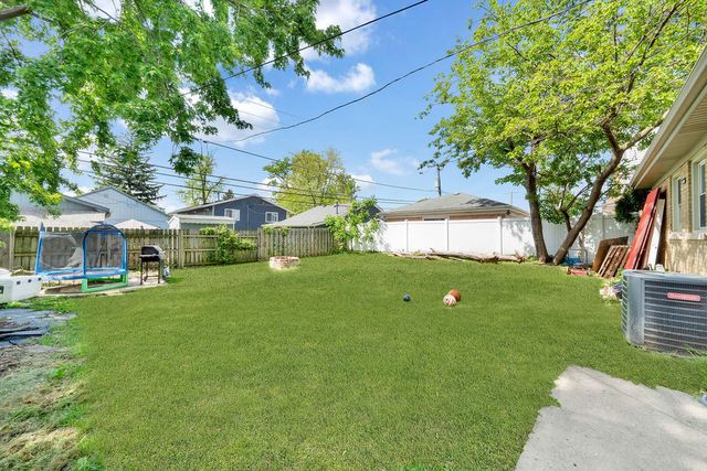 8601 44th Street, Lyons, IL 60534