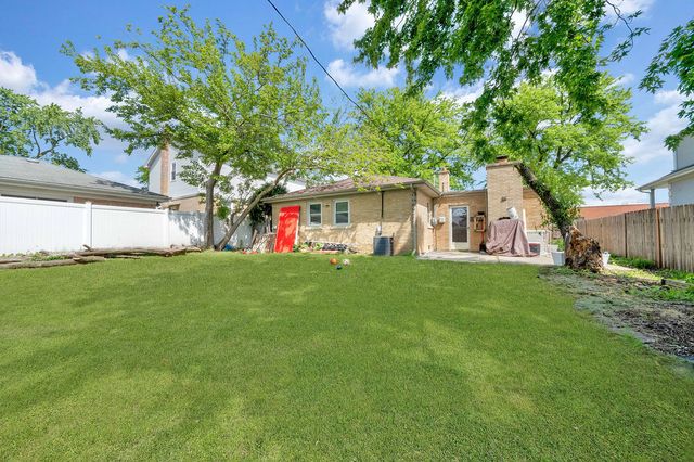 8601 44th Street, Lyons, IL 60534