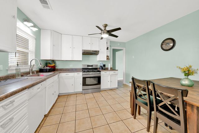 8601 44th Street, Lyons, IL 60534