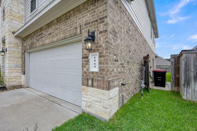 1069 Clearwood Drive, Montgomery, TX 77316