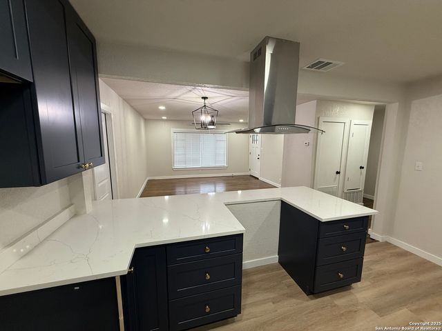 706 Burwood, San Antonio, TX 78213