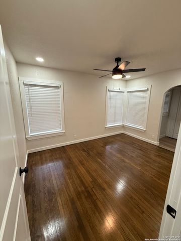 706 Burwood, San Antonio, TX 78213