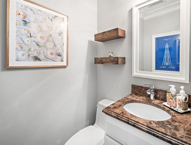 4 Mount Vernon St PH, Boston, MA 02129