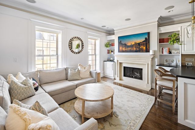 4 Mount Vernon St PH, Boston, MA 02129