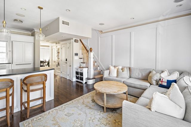 4 Mount Vernon St PH, Boston, MA 02129