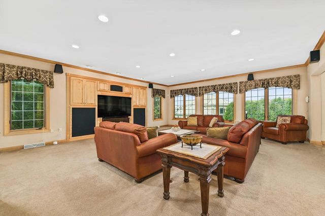 19250 Hayden COURT, Brookfield, WI 53045