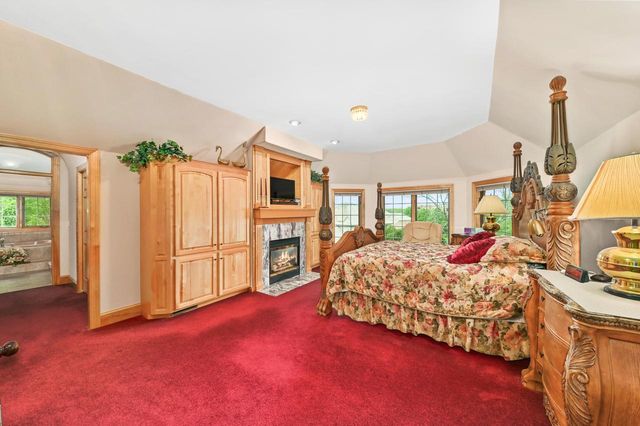 19250 Hayden COURT, Brookfield, WI 53045