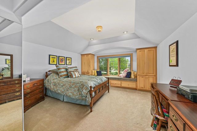 19250 Hayden COURT, Brookfield, WI 53045