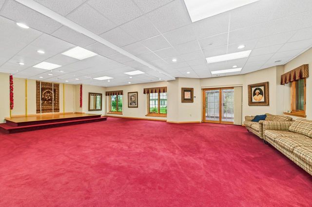 19250 Hayden COURT, Brookfield, WI 53045