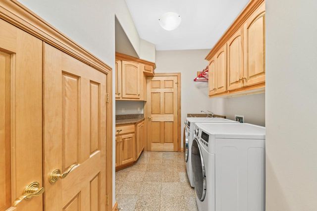 19250 Hayden COURT, Brookfield, WI 53045