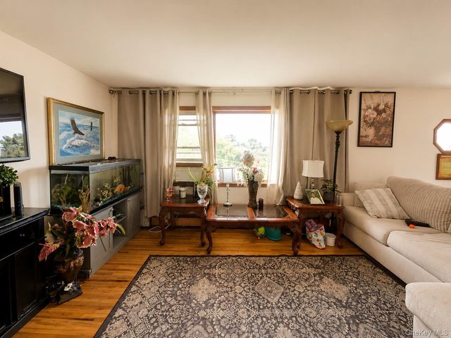 14 Rock Drive, Valley Cottage, NY 10989