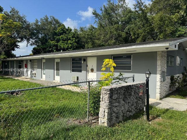 151 NW 164th St, Miami, FL 33169