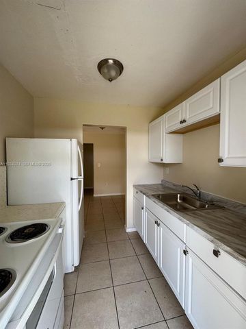 151 NW 164th St, Miami, FL 33169