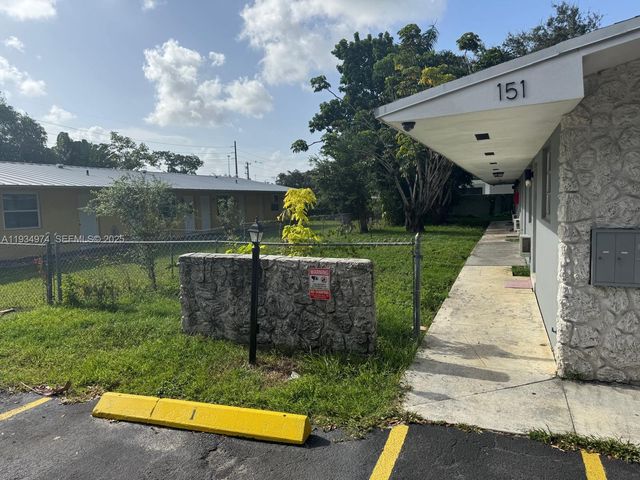 151 NW 164th St, Miami, FL 33169