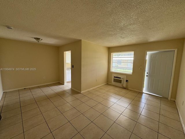 151 NW 164th St, Miami, FL 33169