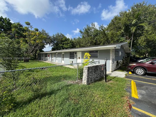 151 NW 164th St, Miami, FL 33169