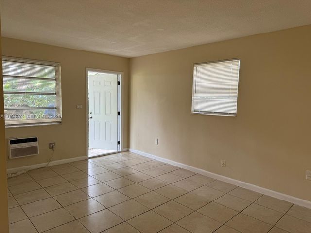 151 NW 164th St, Miami, FL 33169