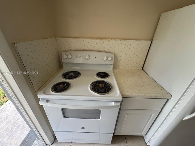 151 NW 164th St, Miami, FL 33169