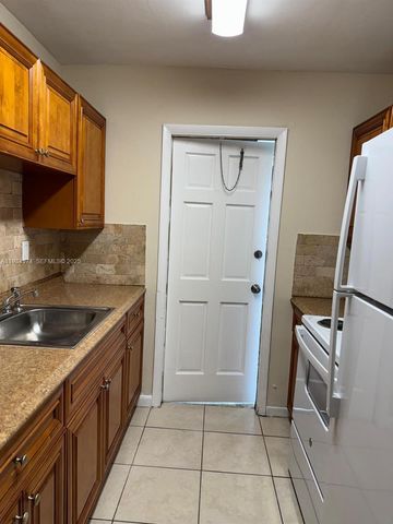 151 NW 164th St, Miami, FL 33169