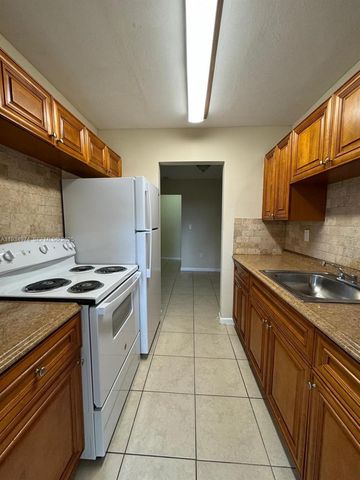 151 NW 164th St, Miami, FL 33169