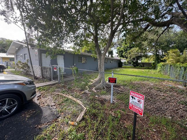 151 NW 164th St, Miami, FL 33169