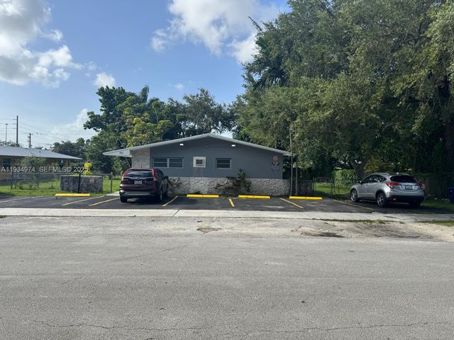 151 NW 164th St, Miami, FL 33169