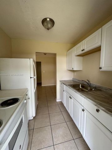 151 NW 164th St, Miami, FL 33169